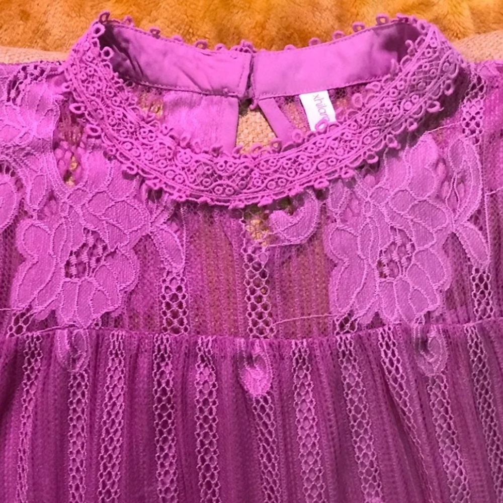 Women’s sleeveless top